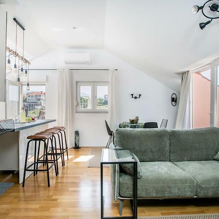 Luxury Penthouse Queen Apartment Split Exterior photo