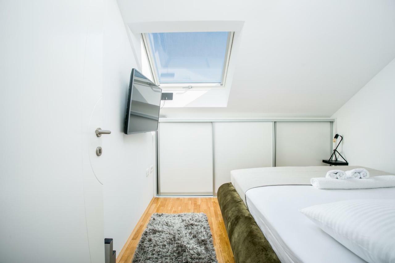Luxury Penthouse Queen Apartment Split Exterior photo